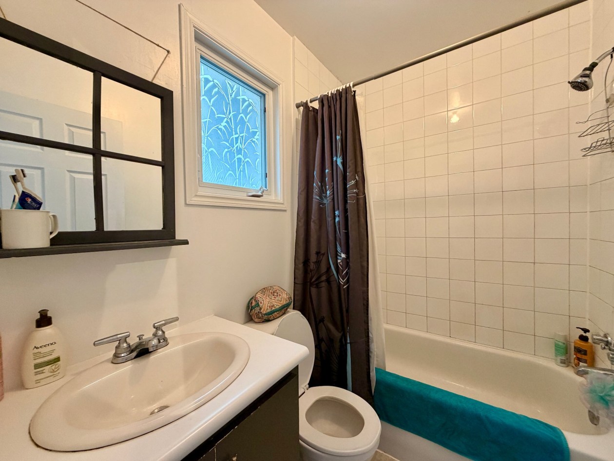 Salle de bains — 14 Rue Parent, Gaspé