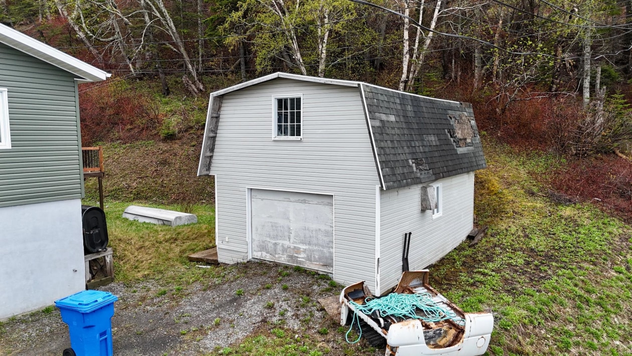 Garage — 14 Rue Parent, Gaspé