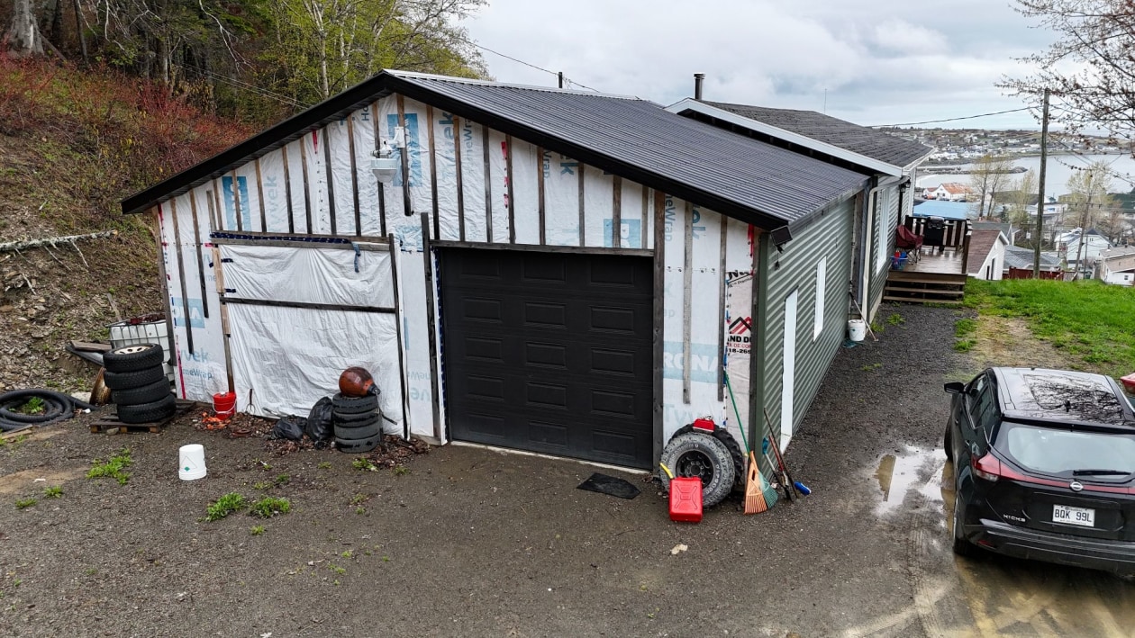 Garage — 14 Rue Parent, Gaspé