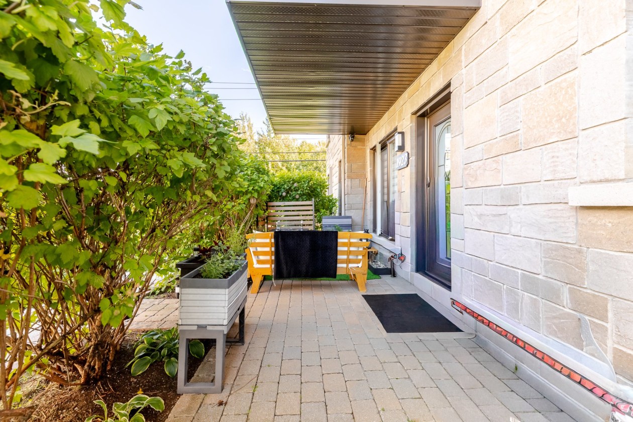 Terrasse — 1923, Boul. Jean-Talon E., Québec (Charlesbourg ), G2L3L6, Québec (Charlesbourg )
