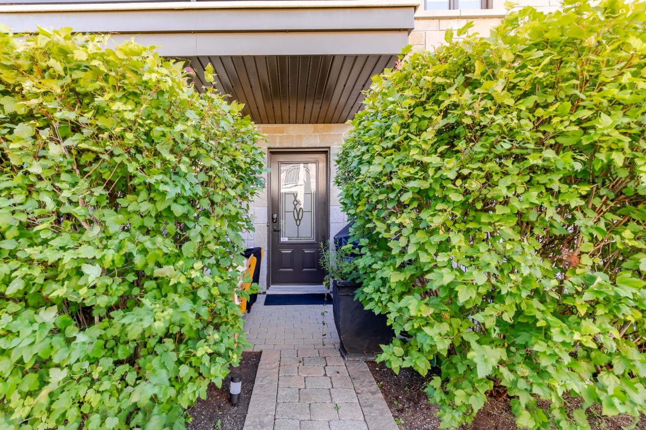 Entrée extérieure — 1923, Boul. Jean-Talon E., Québec (Charlesbourg ), G2L3L6, Québec (Charlesbourg )