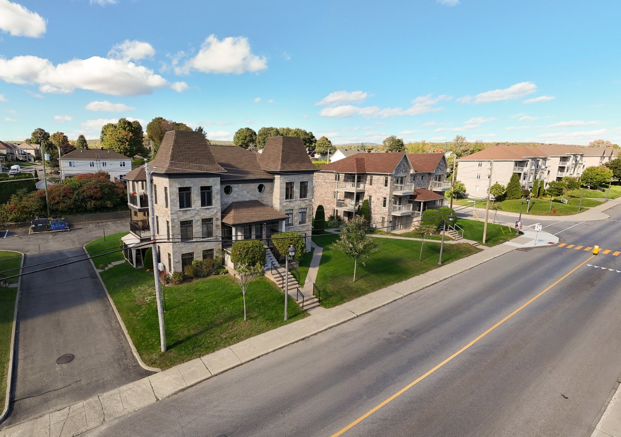 Façade — 1923, Boul. Jean-Talon E., Québec (Charlesbourg ), G2L3L6, Québec (Charlesbourg )