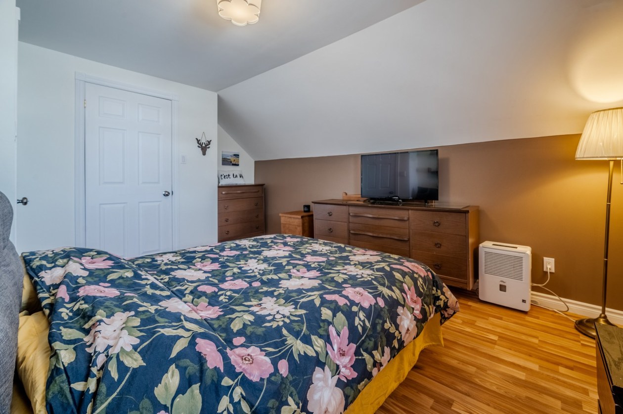 Chambre à coucher principale — 97 - 99B Rue Principale, Saint-Moïse