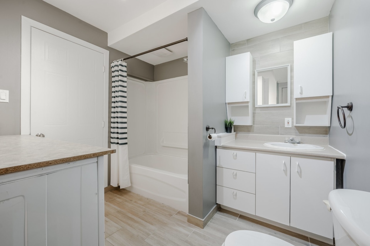 Salle de bains — 97 - 99B Rue Principale, Saint-Moïse