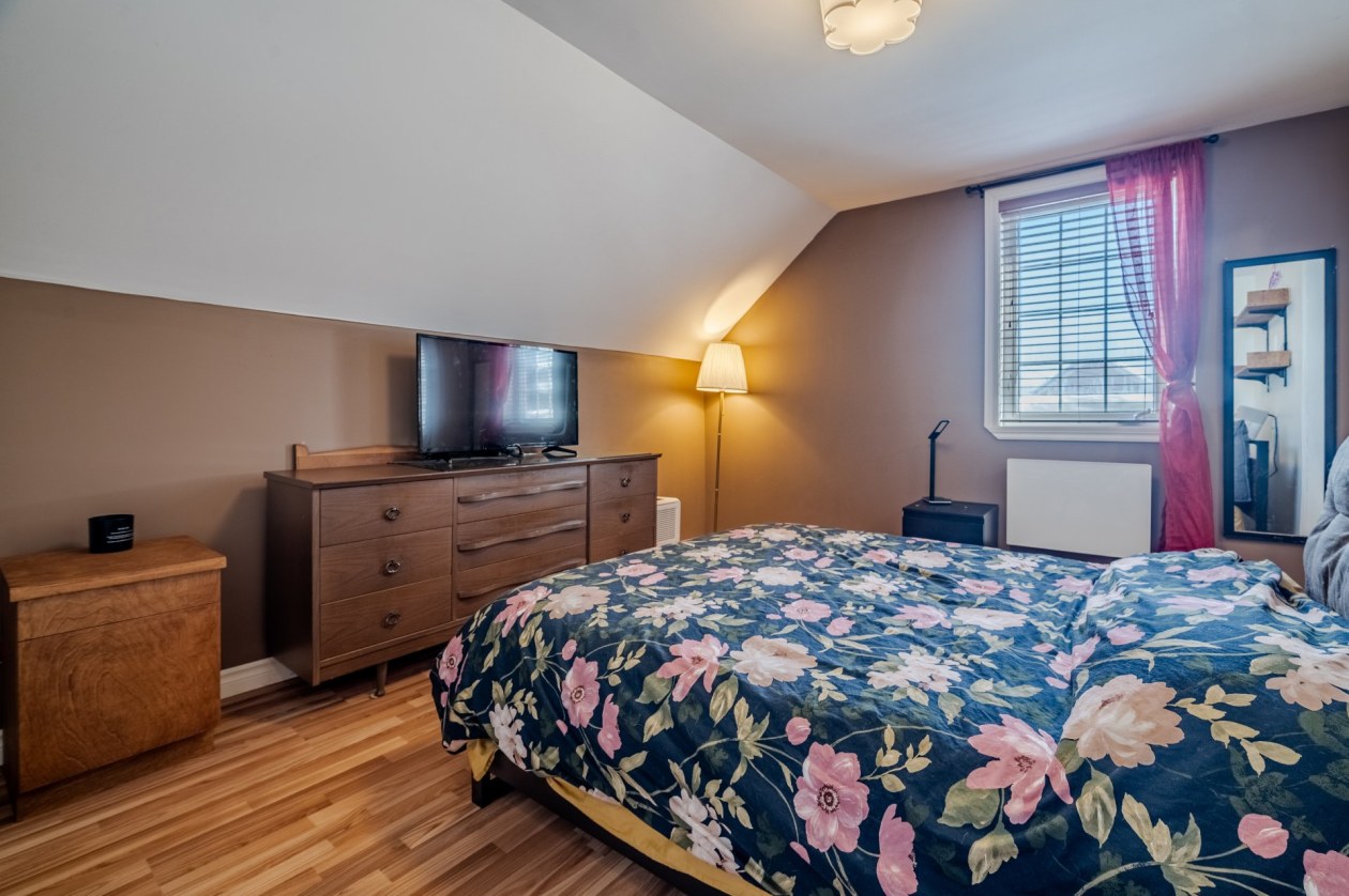 Chambre à coucher principale — 97 - 99B Rue Principale, Saint-Moïse