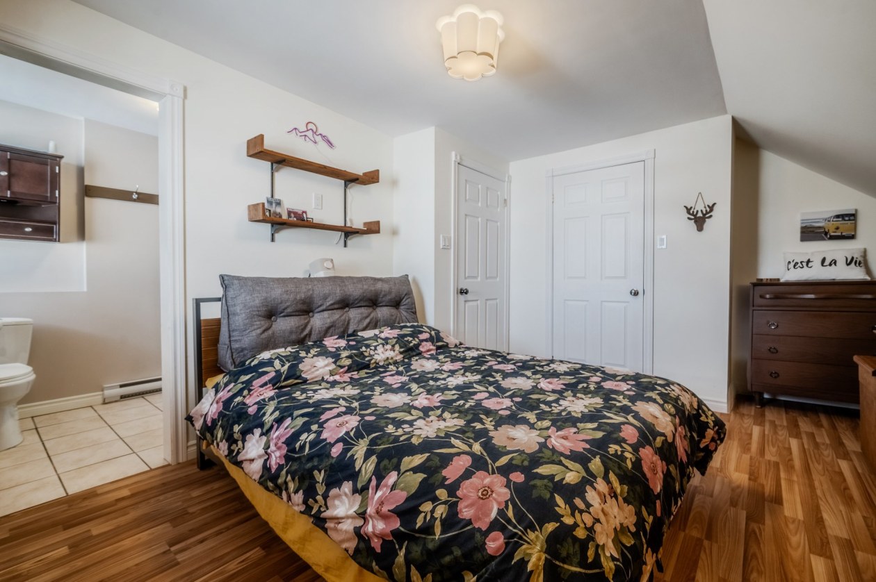 Chambre à coucher principale — 97 - 99B Rue Principale, Saint-Moïse