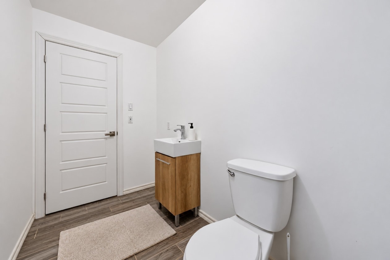 Salle de bains — 94, Rue Baxter, Châteauguay, J6J4C3, Châteauguay