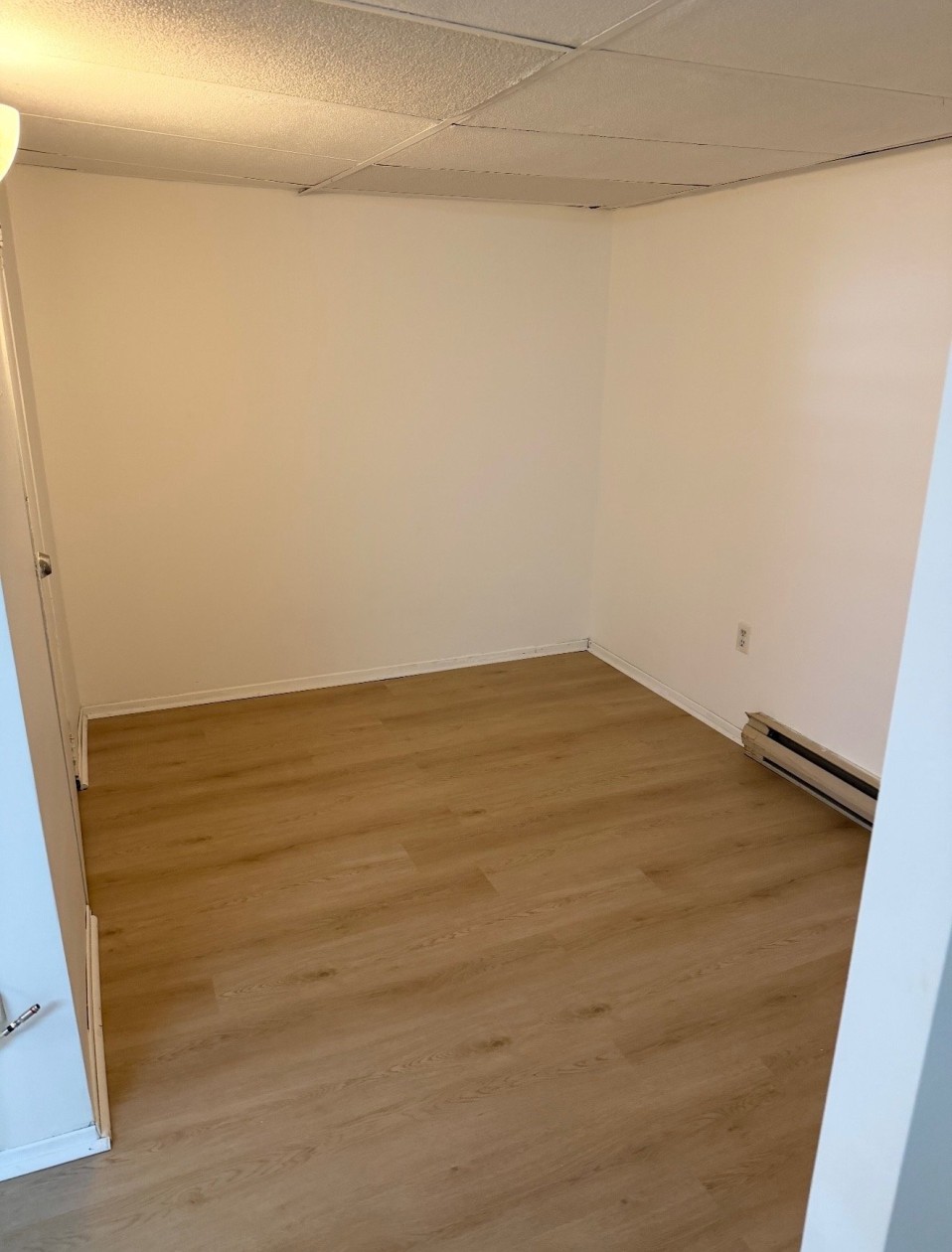 Salon — 1002 - 1004 Rue Père-Marquette, Trois-Rivières