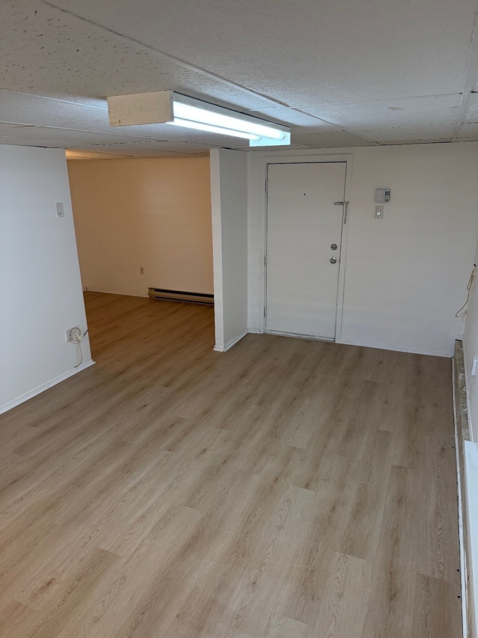 Salon — 1002 - 1004 Rue Père-Marquette, Trois-Rivières