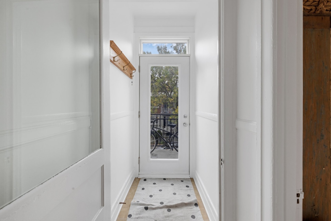 Hall d'entrée — 8256 - 8258 Rue St-Dominique, Montréal