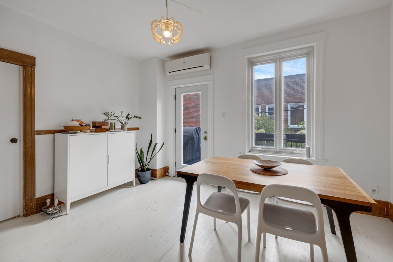 Salle à manger — 8256 - 8258 Rue St-Dominique, Montréal
