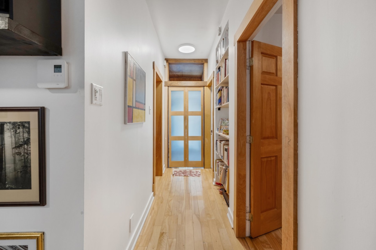 Corridor — 8256 - 8258 Rue St-Dominique, Montréal