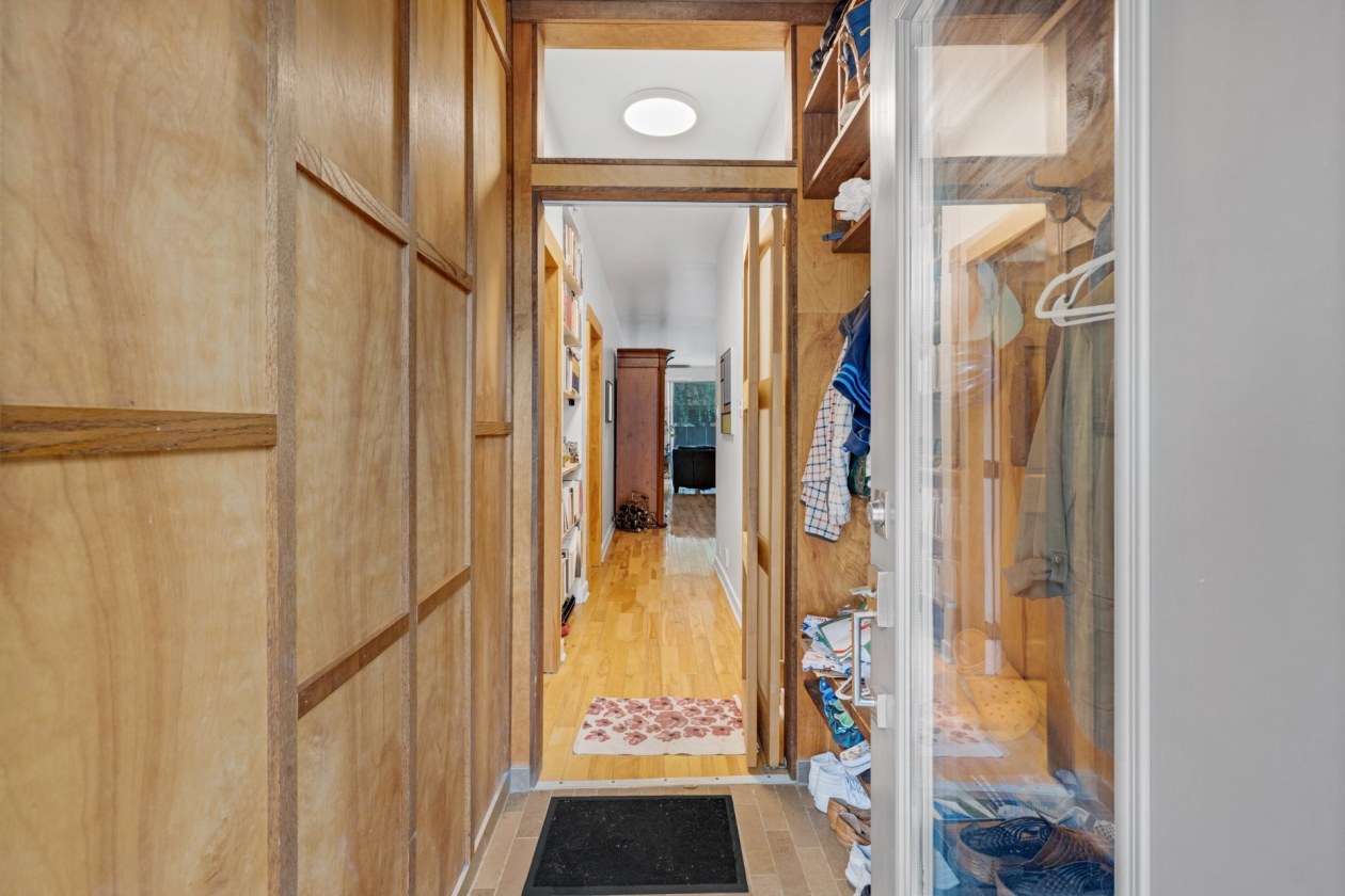 Hall d'entrée — 8256 - 8258 Rue St-Dominique, Montréal