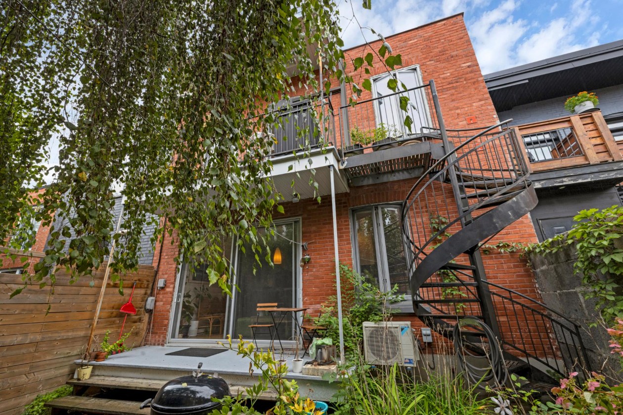 Face arrière — 8256 - 8258 Rue St-Dominique, Montréal