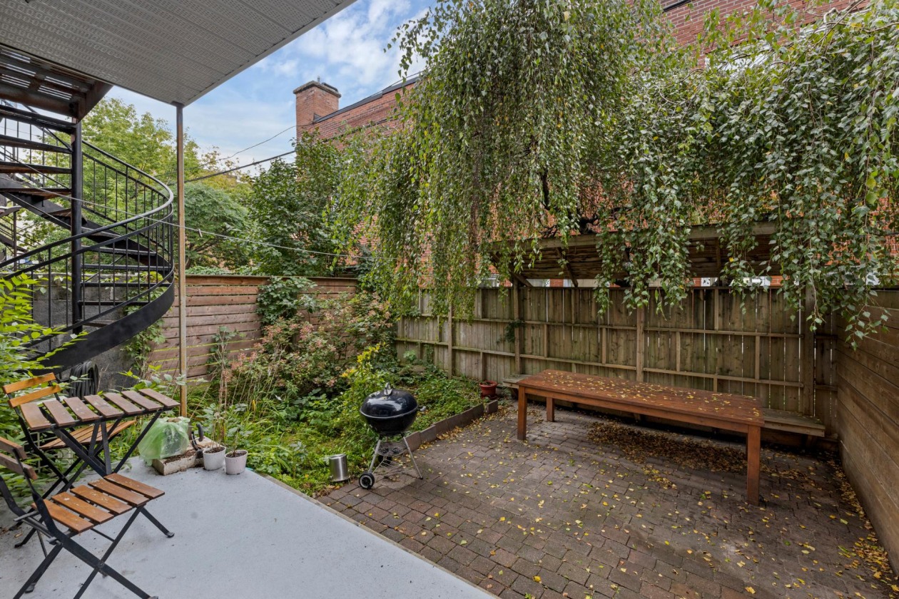 Cour — 8256 - 8258 Rue St-Dominique, Montréal