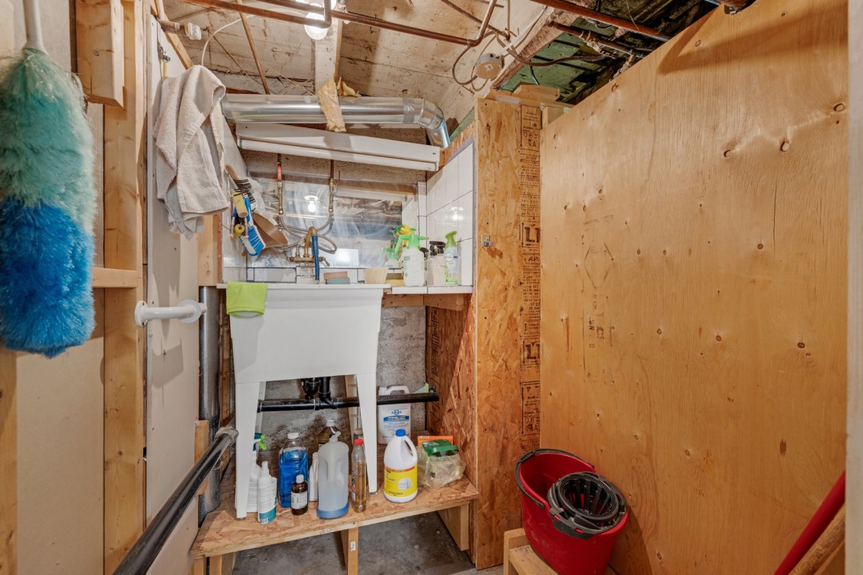 Salle d'eau — 8256 - 8258 Rue St-Dominique, Montréal