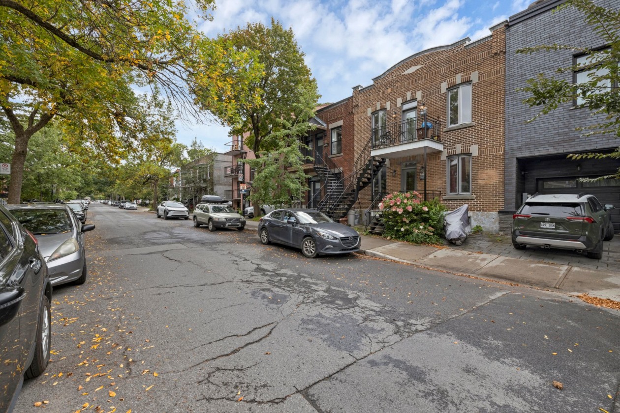 Façade — 8256 - 8258 Rue St-Dominique, Montréal