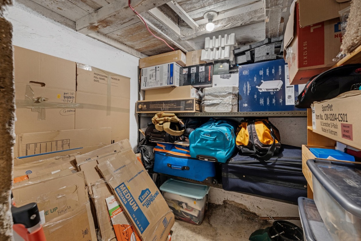 Rangement — 8256 - 8258 Rue St-Dominique, Montréal