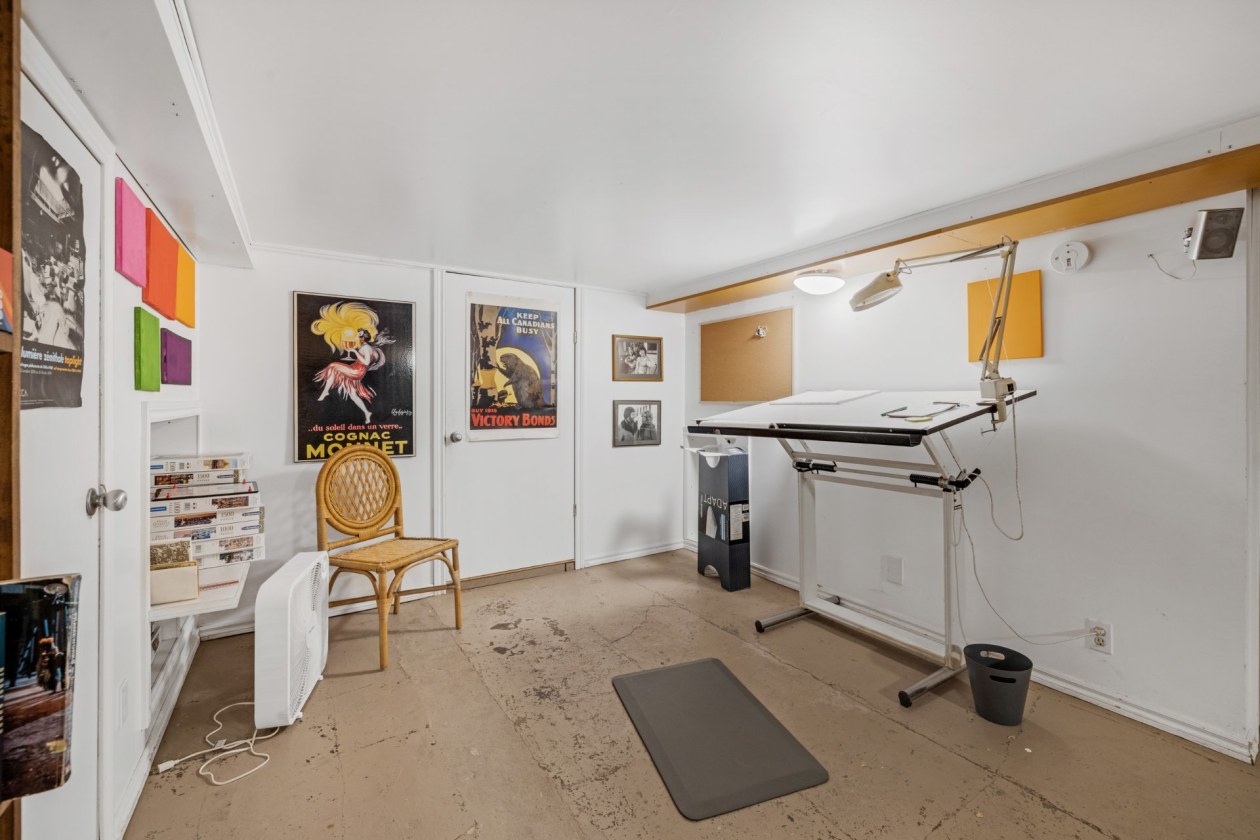 Salle familiale — 8256 - 8258 Rue St-Dominique, Montréal
