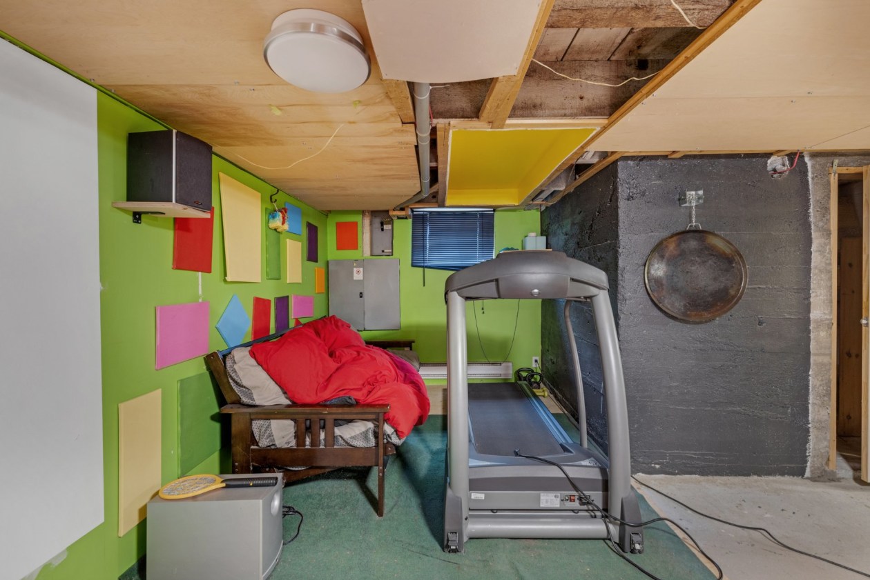 Salle d'exercice — 8256 - 8258 Rue St-Dominique, Montréal