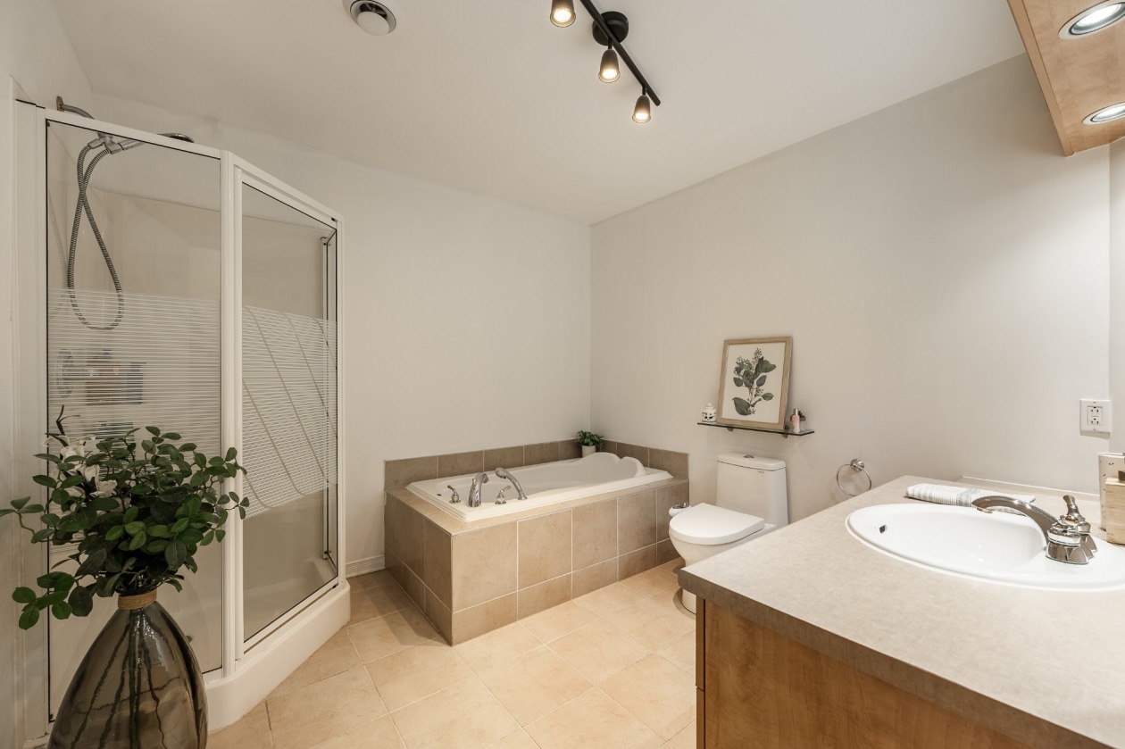 Salle de bains — 780, Cours de la Raffinerie, Mont-Saint-Hilaire, J3H0C7, Mont-Saint-Hilaire