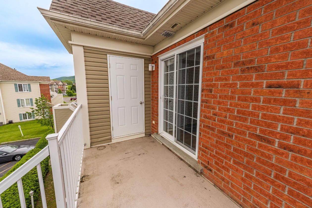 Balcon — 780, Cours de la Raffinerie, Mont-Saint-Hilaire, J3H0C7, Mont-Saint-Hilaire