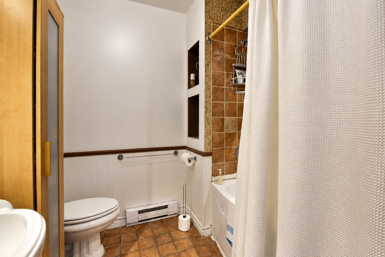 Salle de bains — 3970, Boul. St-Laurent, Sainte-Catherine, J5C2A9, Sainte-Catherine