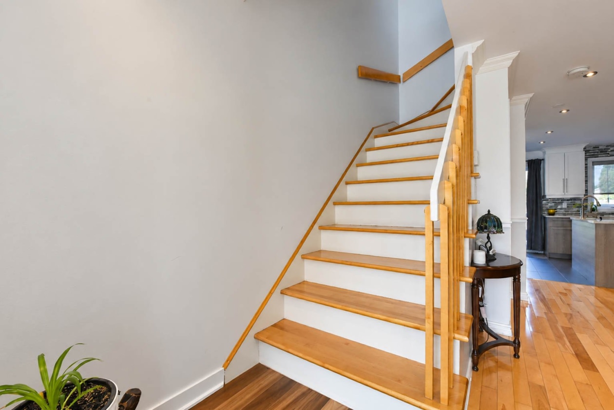 Escalier — 3970, Boul. St-Laurent, Sainte-Catherine, J5C2A9, Sainte-Catherine