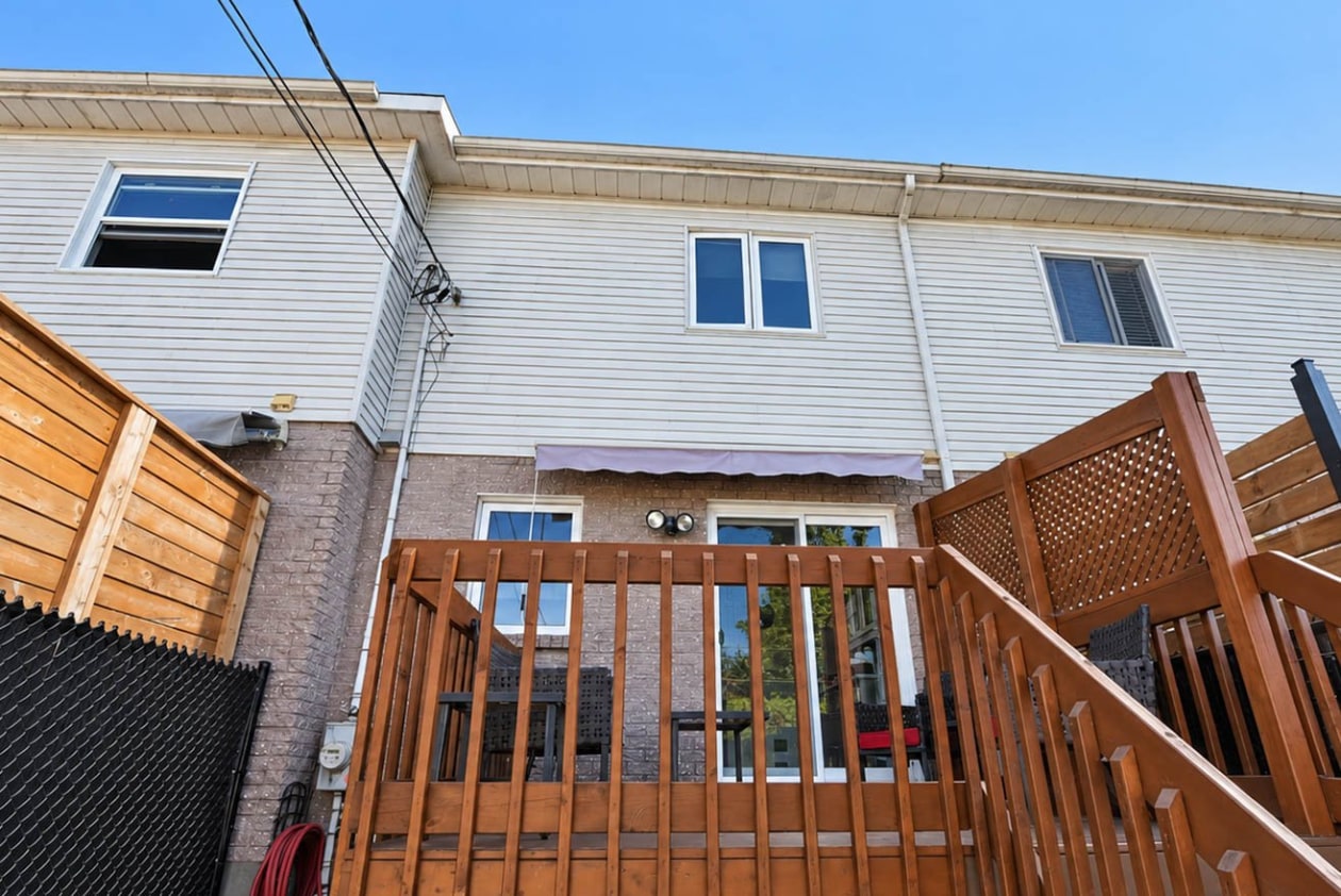 Terrasse — 3970, Boul. St-Laurent, Sainte-Catherine, J5C2A9, Sainte-Catherine