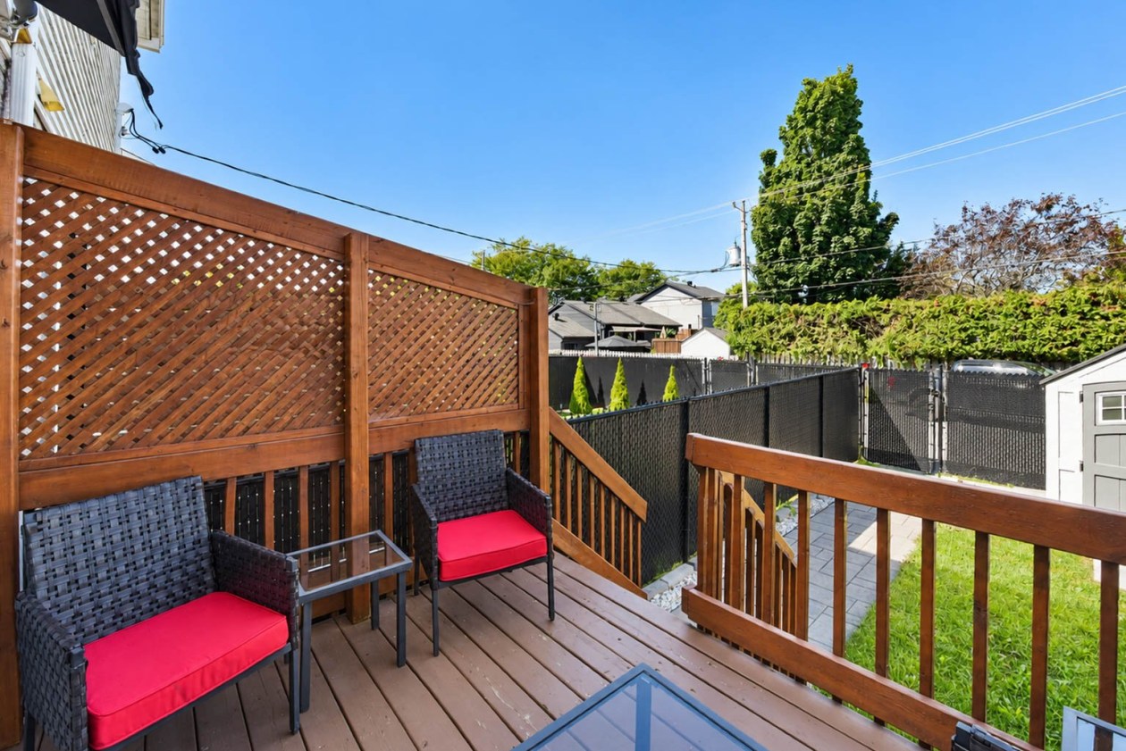 Terrasse — 3970, Boul. St-Laurent, Sainte-Catherine, J5C2A9, Sainte-Catherine