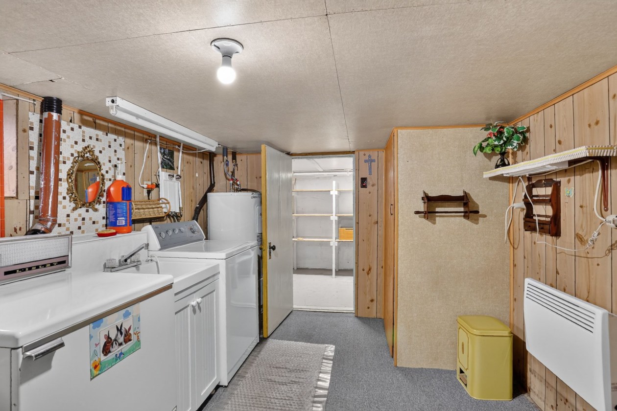 Salle de lavage — 535 - 537 112e Rue, Shawinigan