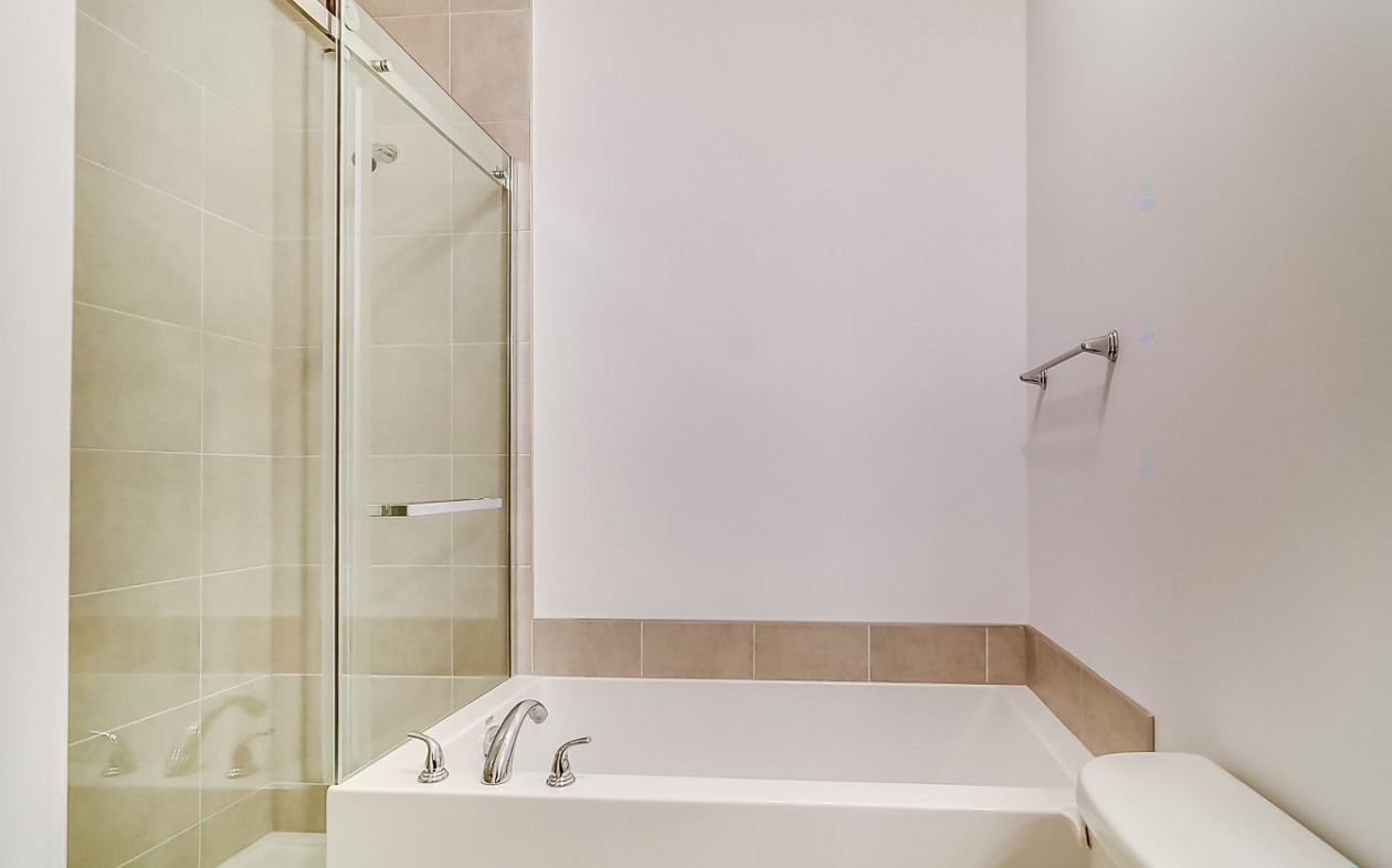 Salle de bains — 10 Rue Seto, Gatineau