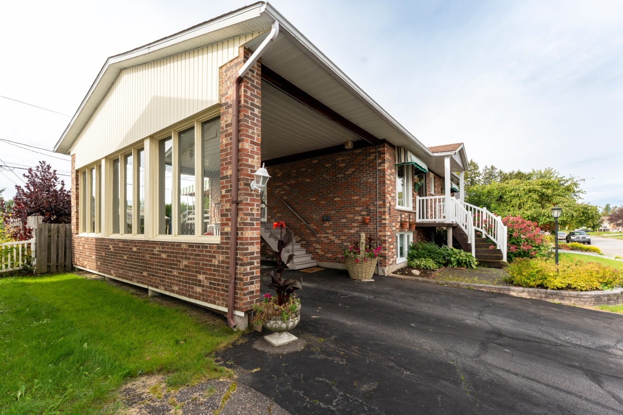Façade — 3913, Rue de Poitiers, Saguenay (Jonquière), G7X8A9, Saguenay (Jonquière)