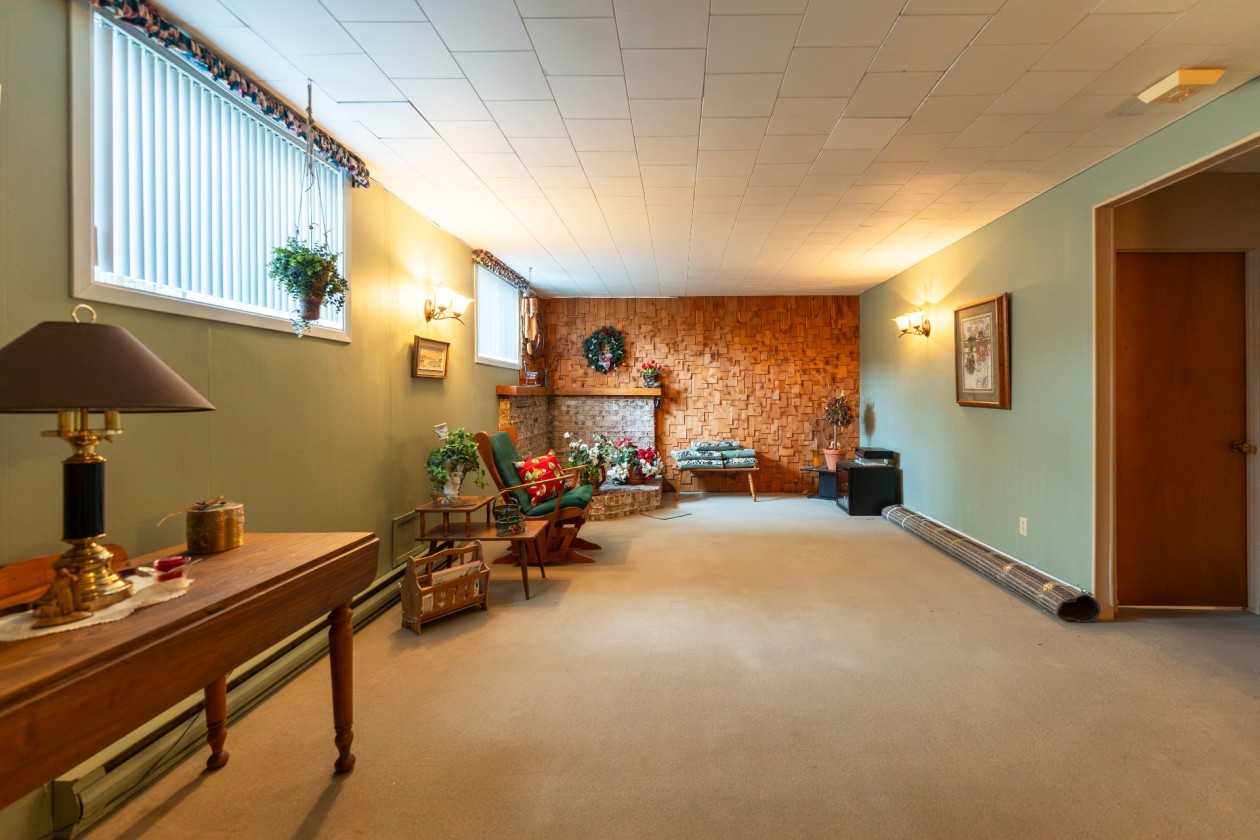 Salle familiale — 3913, Rue de Poitiers, Saguenay (Jonquière), G7X8A9, Saguenay (Jonquière)