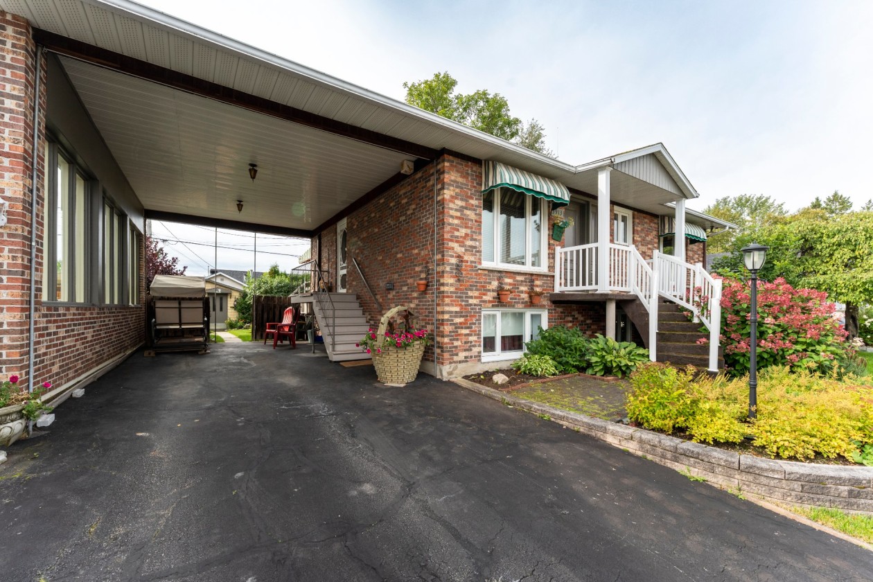Façade — 3913, Rue de Poitiers, Saguenay (Jonquière), G7X8A9, Saguenay (Jonquière)