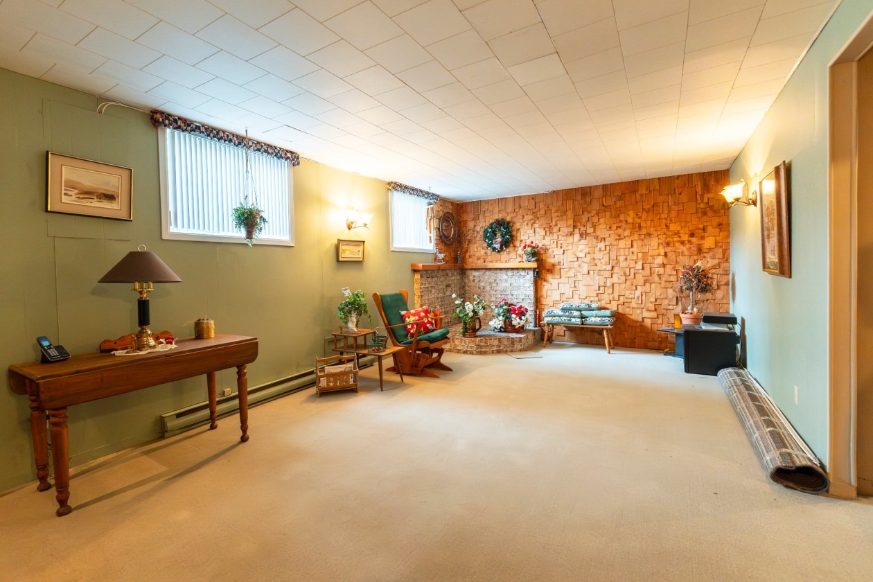 Salle familiale — 3913, Rue de Poitiers, Saguenay (Jonquière), G7X8A9, Saguenay (Jonquière)