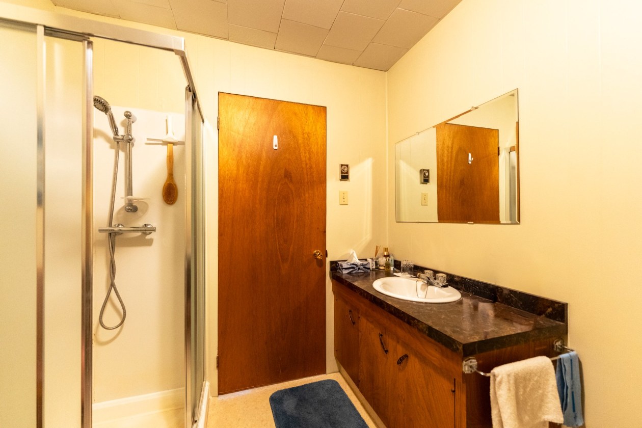 Salle de bains — 3913, Rue de Poitiers, Saguenay (Jonquière), G7X8A9, Saguenay (Jonquière)