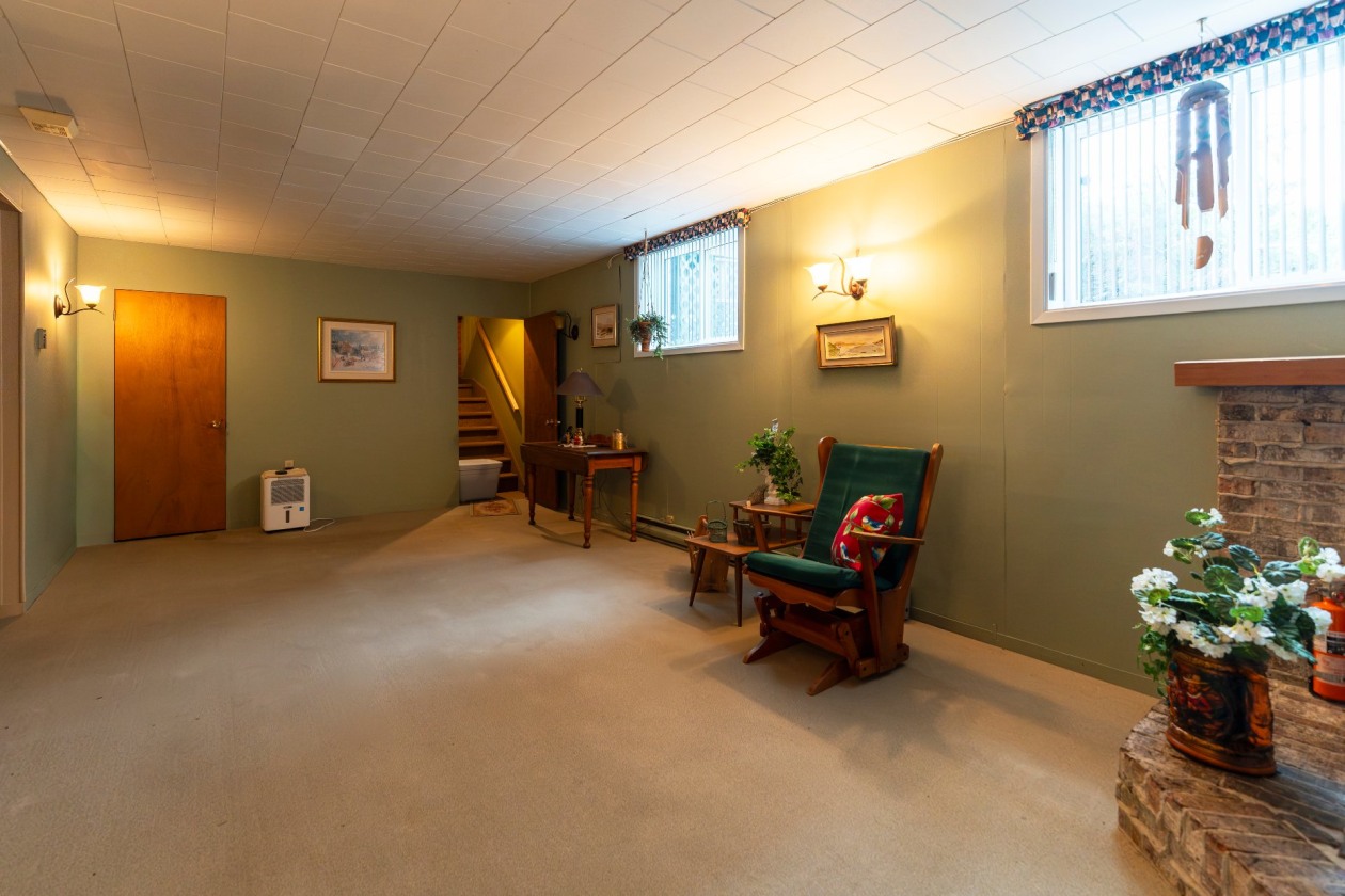 Salle familiale — 3913, Rue de Poitiers, Saguenay (Jonquière), G7X8A9, Saguenay (Jonquière)