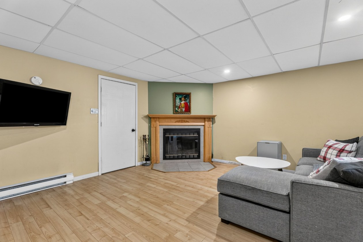 Salle familiale — 128, Rue de l'Île-aux-Fraises, Terrebonne (Lachenaie), J6W6C2, Terrebonne (Lachenaie)