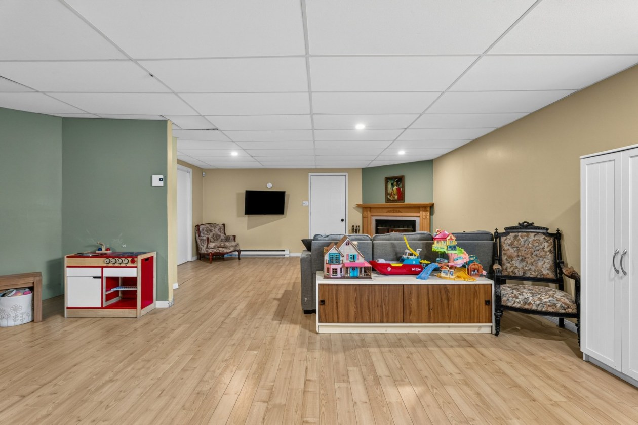 Salle familiale — 128, Rue de l'Île-aux-Fraises, Terrebonne (Lachenaie), J6W6C2, Terrebonne (Lachenaie)