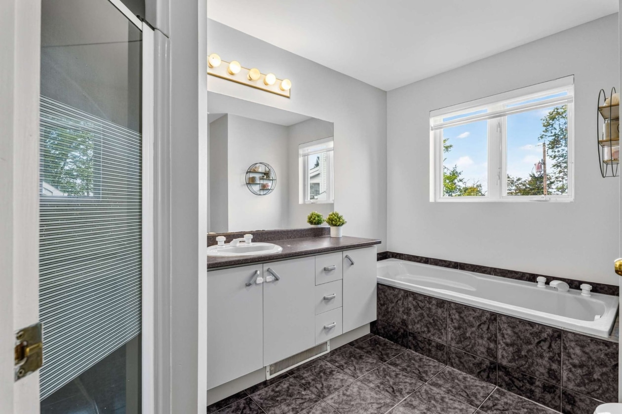 Salle de bains — 128, Rue de l'Île-aux-Fraises, Terrebonne (Lachenaie), J6W6C2, Terrebonne (Lachenaie)