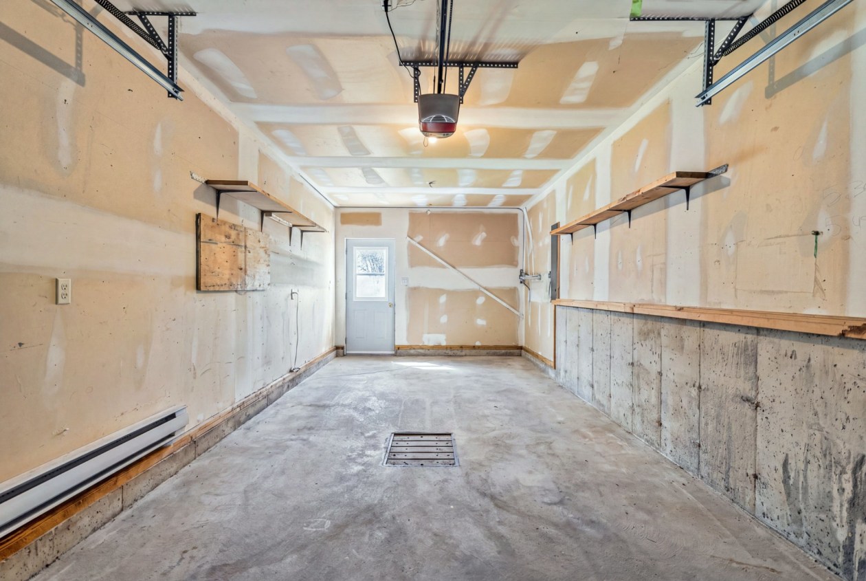 Garage — 128, Rue de l'Île-aux-Fraises, Terrebonne (Lachenaie), J6W6C2, Terrebonne (Lachenaie)