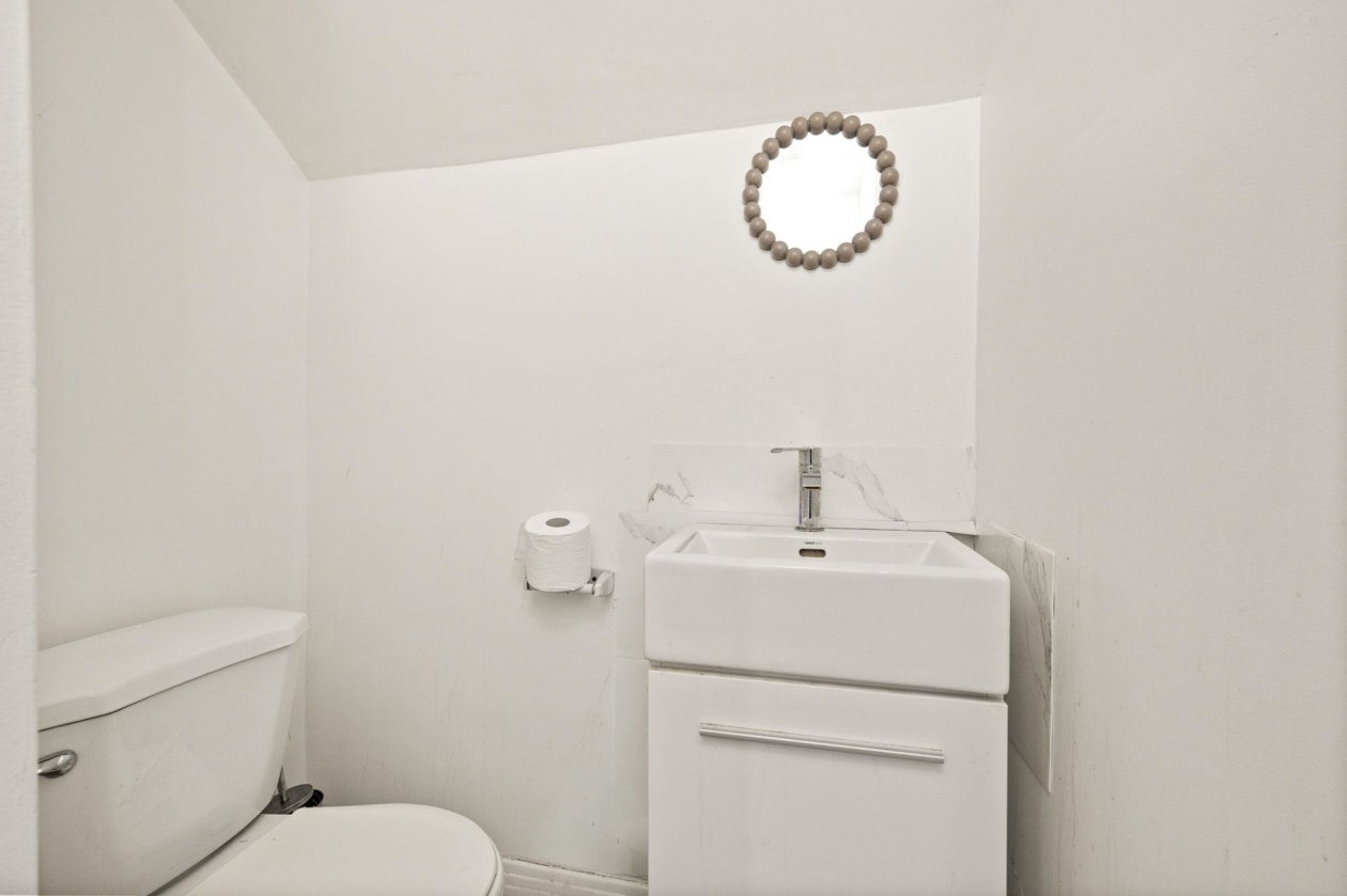 Salle d'eau — 8645, Av. d'Outremont, Montréal (Villeray/Saint-Michel/Parc-Extension), H3N2M9, Montréal (Villeray/Saint-Michel/Parc-Extension)