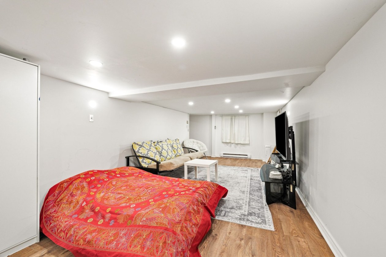 Salle familiale — 8645, Av. d'Outremont, Montréal (Villeray/Saint-Michel/Parc-Extension), H3N2M9, Montréal (Villeray/Saint-Michel/Parc-Extension)