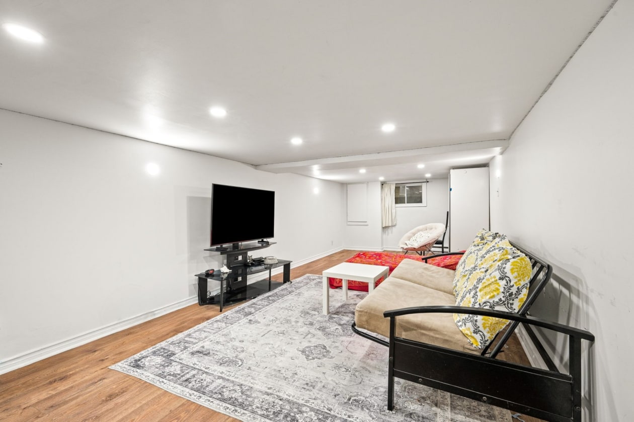 Salle familiale — 8645, Av. d'Outremont, Montréal (Villeray/Saint-Michel/Parc-Extension), H3N2M9, Montréal (Villeray/Saint-Michel/Parc-Extension)