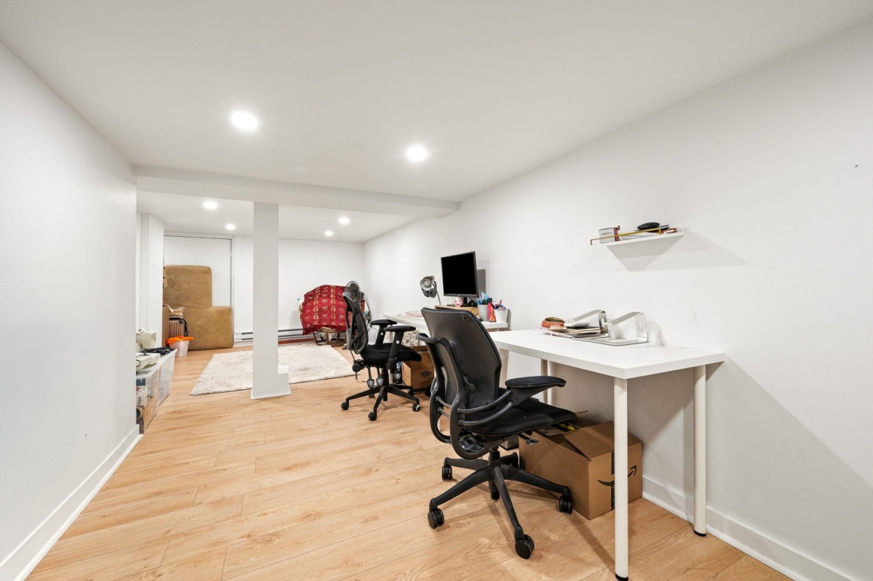 Salle familiale — 8645, Av. d'Outremont, Montréal (Villeray/Saint-Michel/Parc-Extension), H3N2M9, Montréal (Villeray/Saint-Michel/Parc-Extension)