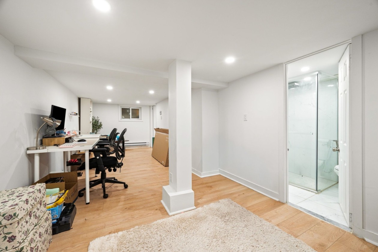 Salle familiale — 8645, Av. d'Outremont, Montréal (Villeray/Saint-Michel/Parc-Extension), H3N2M9, Montréal (Villeray/Saint-Michel/Parc-Extension)