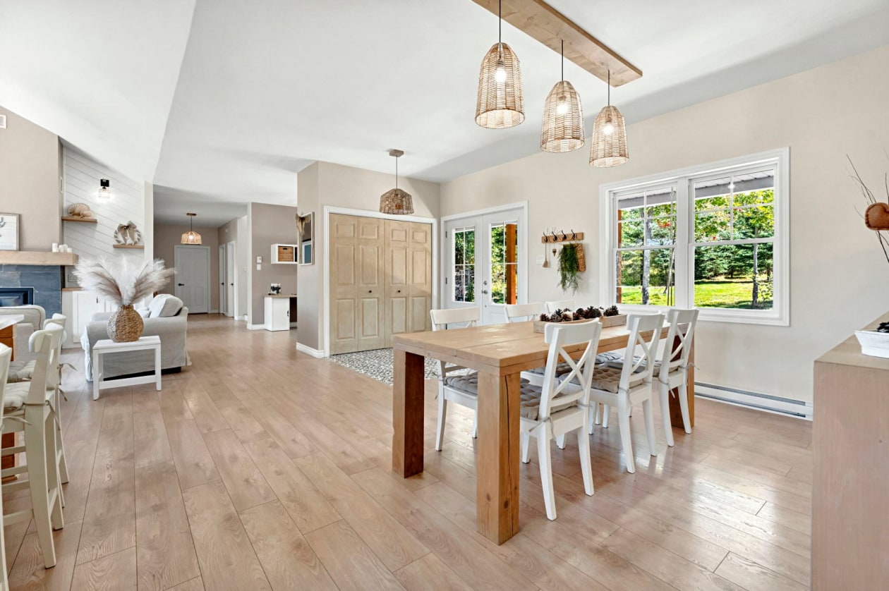 Salle à manger — 827 Av. Ste-Brigitte, Sainte-Brigitte-de-Laval