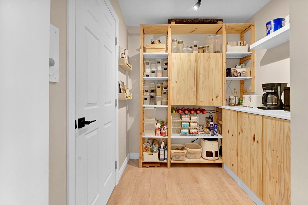 Rangement — 827 Av. Ste-Brigitte, Sainte-Brigitte-de-Laval