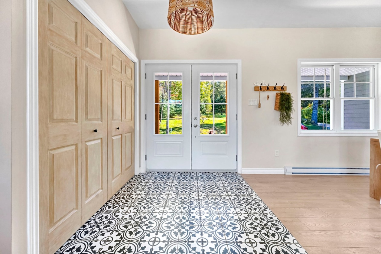 Hall d'entrée — 827 Av. Ste-Brigitte, Sainte-Brigitte-de-Laval